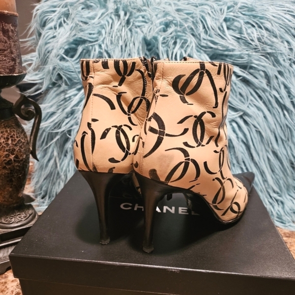 Chanel F/W 2000 runway boots - Picture 7 of 16